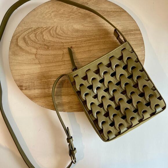 Green Woven Weaved Square Small Vegan Leather Crossbody Bag - Picture 1 of 16
